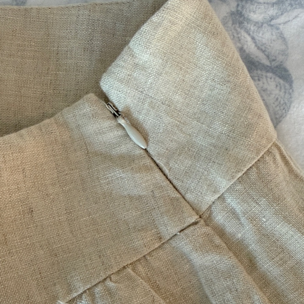 Elegant Cream Women's Skirt - Picture 4 of 6